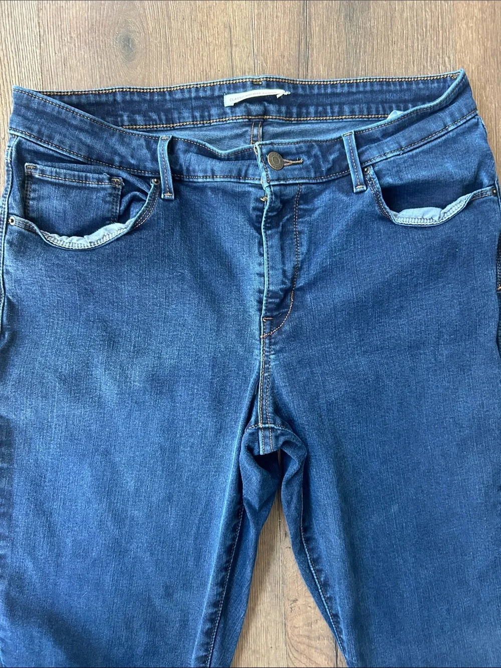 Levi’s Classic Women's Dark Blue Stretch Jeans !! Size 12
